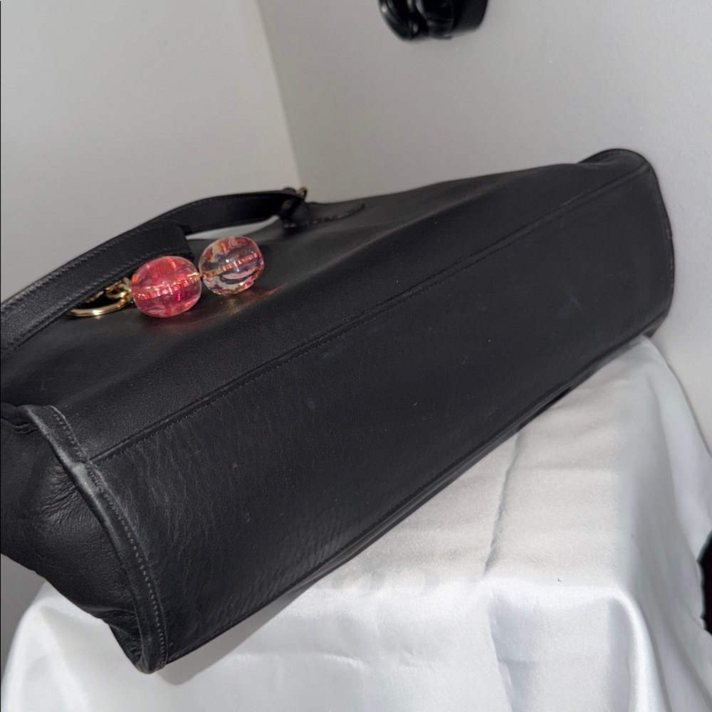 LAURA USA Black Leather Tote Bag with Gold harware - Picture 9 of 17